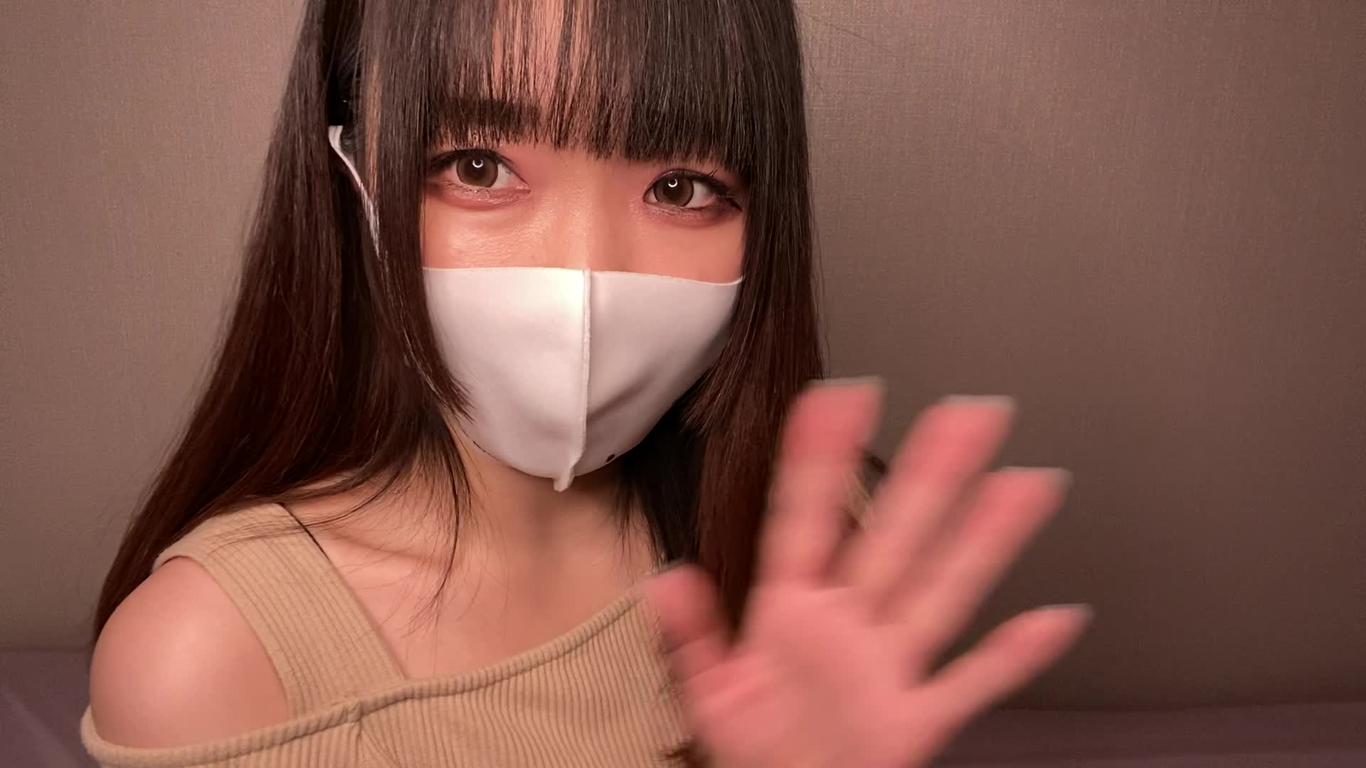 Hot stuff rubs the hairy pussy and comes on cam