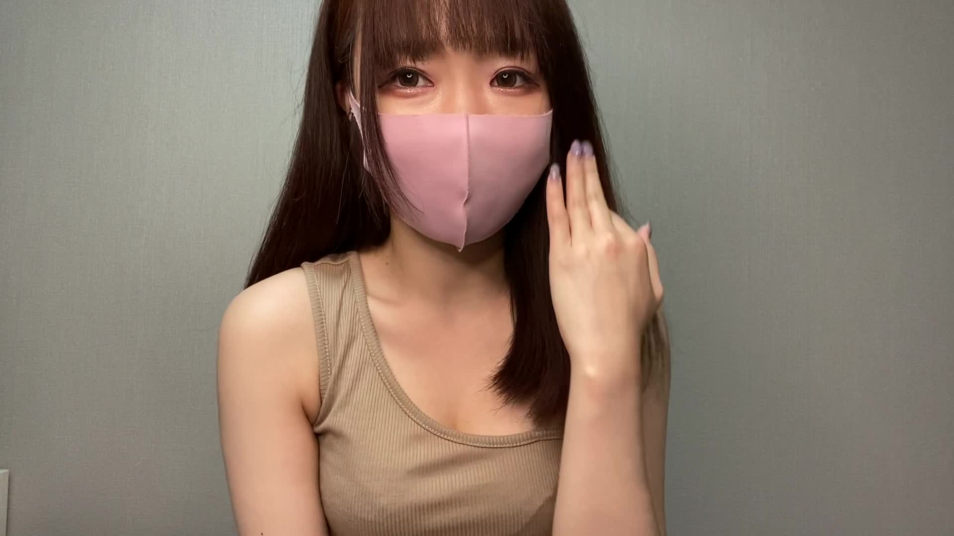 Skinny babe from Japan handfucks her tight pussy